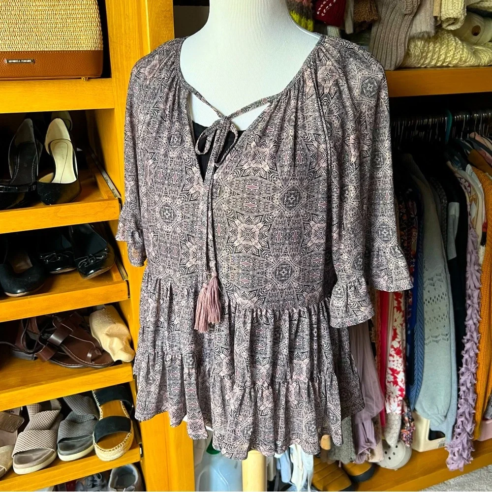 π5/$20π DAYTRIP Babydoll Ruffled Mesh Pink and Black Patterned top Medium - Picture 3 of 9